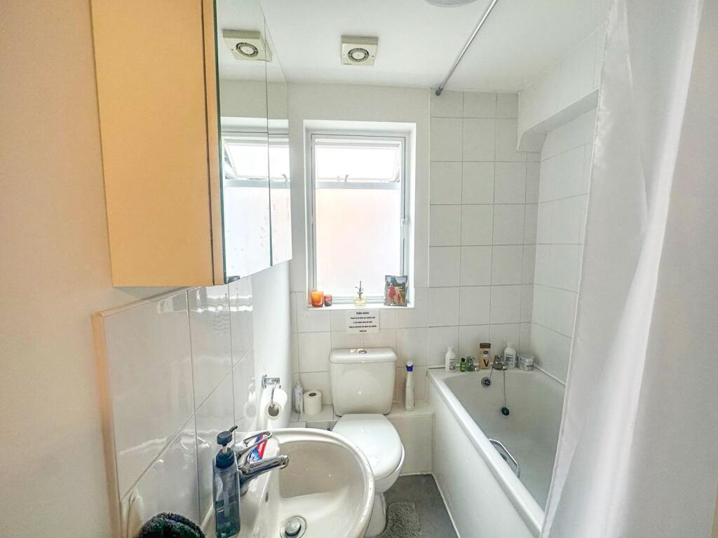 Apartment in Milton Keynes - View 4