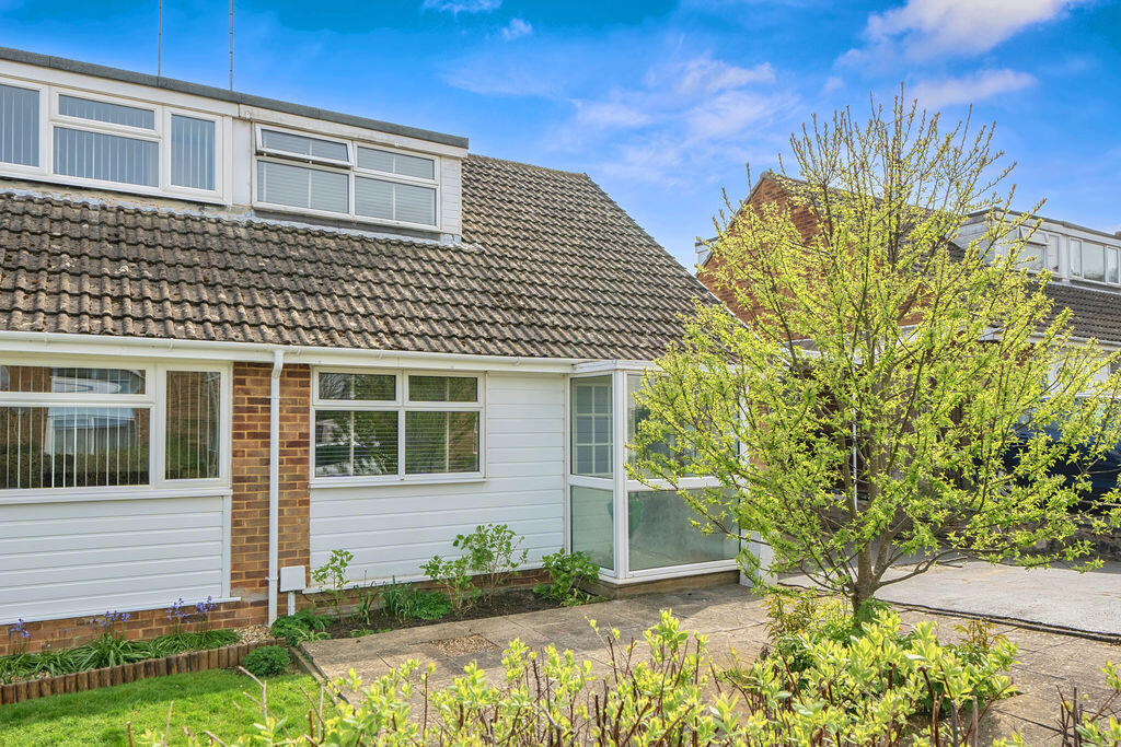 Main image of property: Meadow View, Banbury - No onward chain