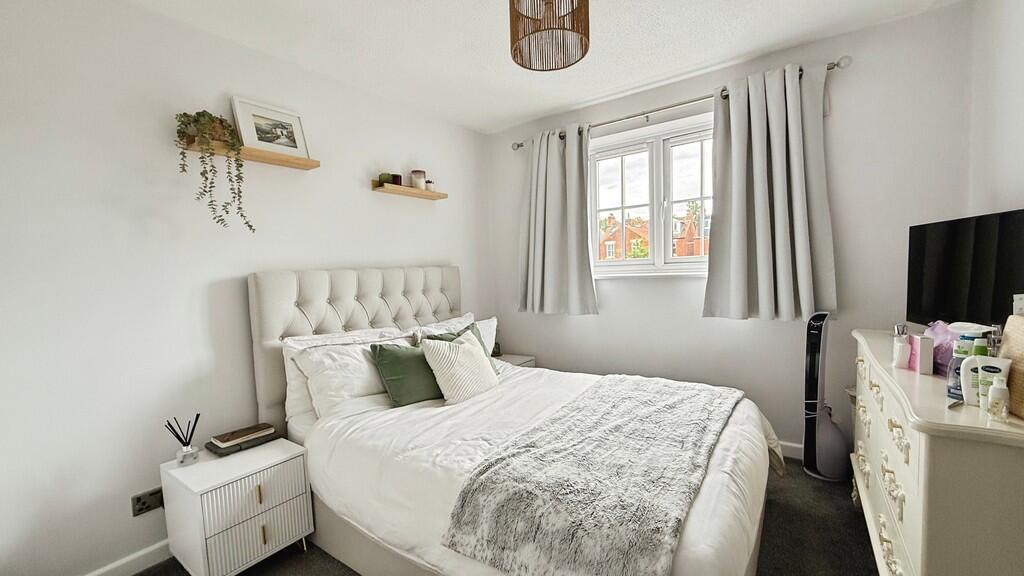 Apartment in Westbury, Leigh Park - View 5