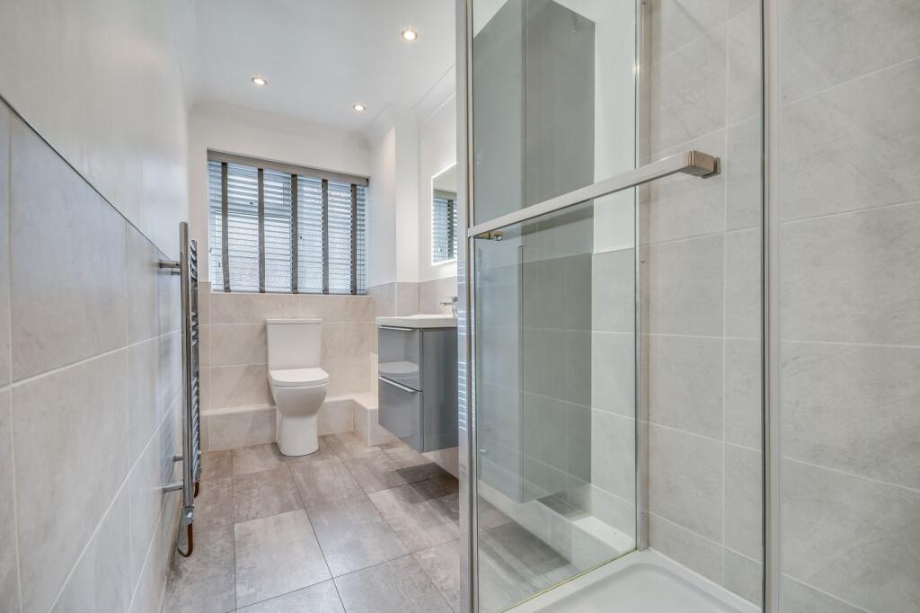 Apartment in Basildon, Billericay - View 5
