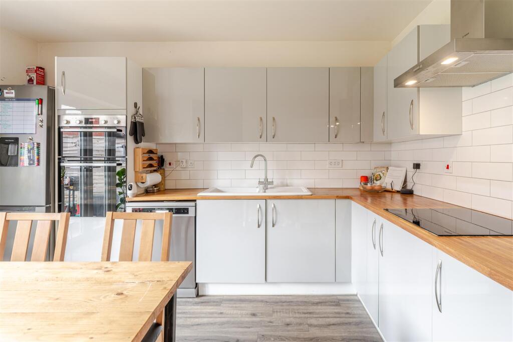 House in Yatton, Chestnut Park, North End - View 4