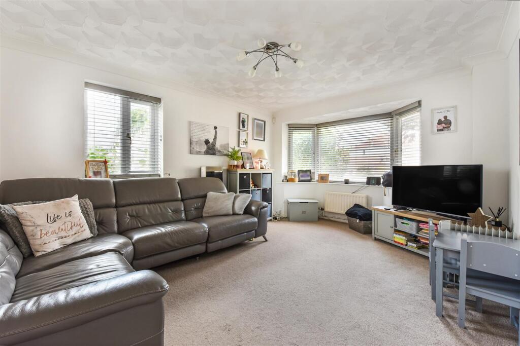 Churchwood Drive, Tangmere photo 3