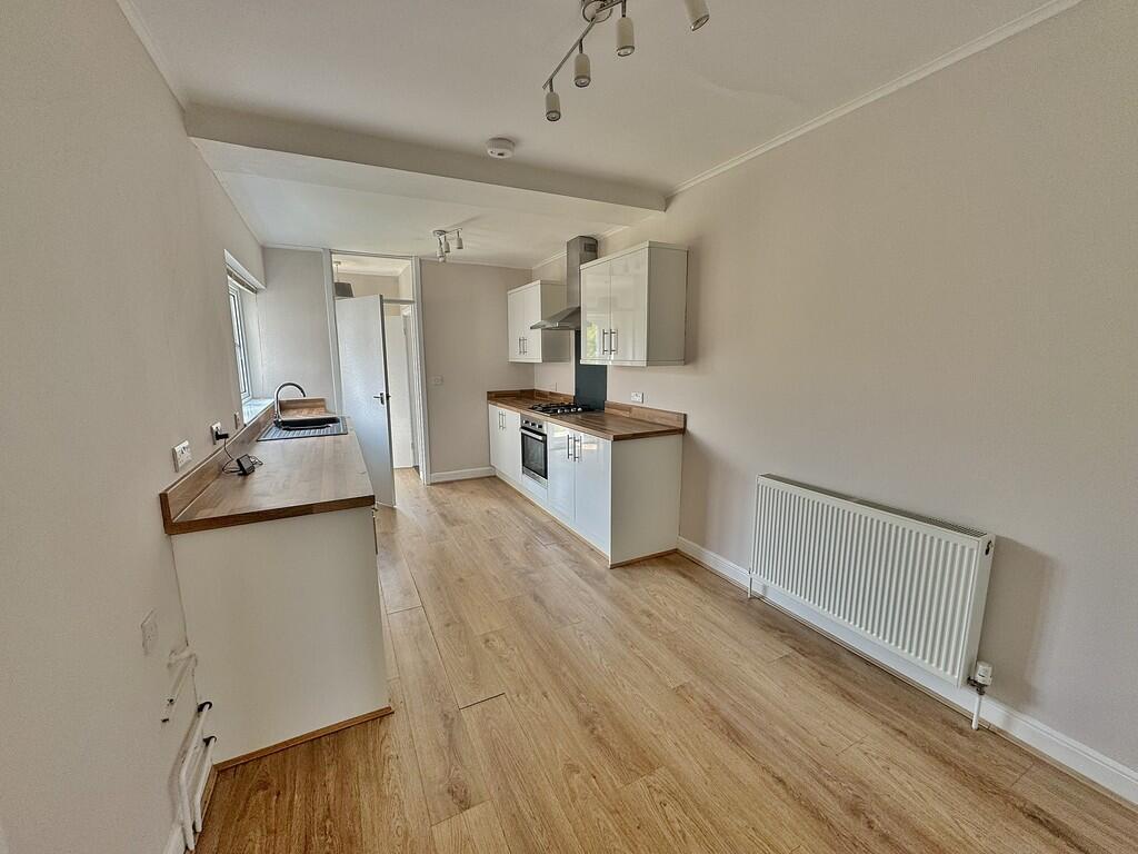 Birdwood Grove, Fareham photo 3