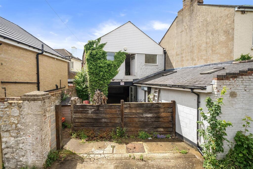 2-bed semi-detached on Warwick Place, Maidstone, £140,000