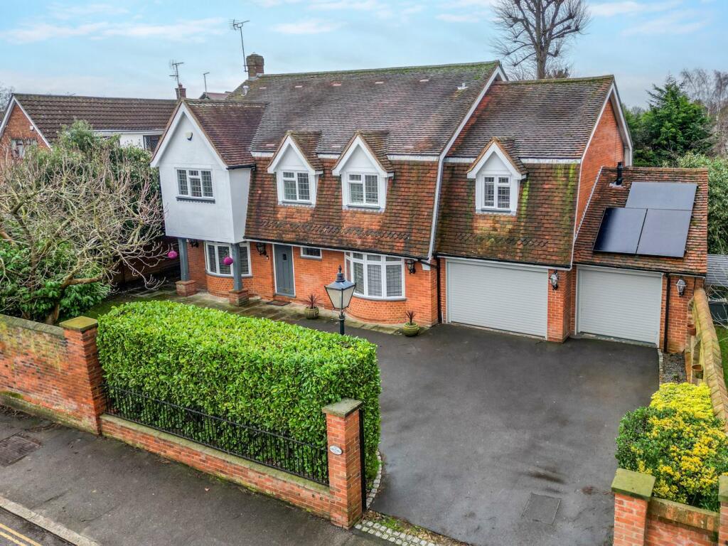 Main image of property: High Street, Ingatestone, CM4