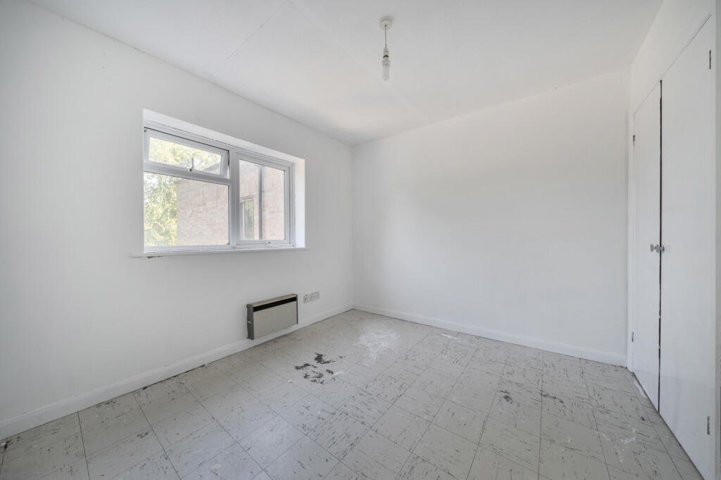 Apartment in Basingstoke and Deane, Cranbourne, Kings Furlong - View 4
