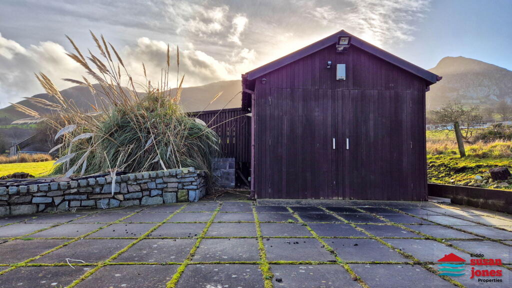 Main image of property: Tir ger | Land and shed to the south of Eifl Road, Trefor, LL54
