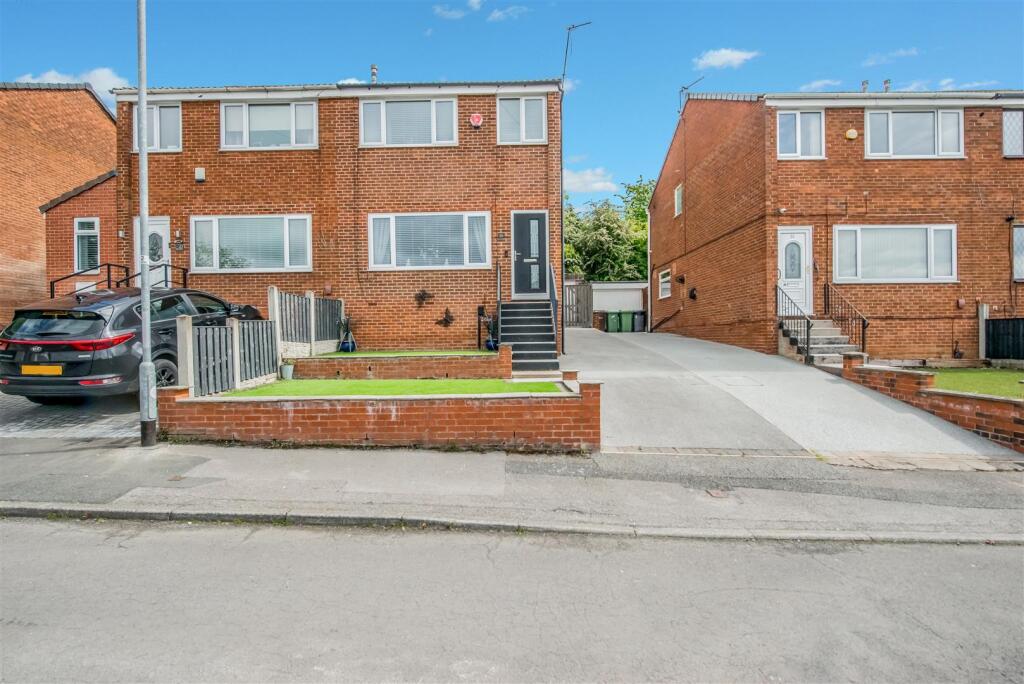 Main image of property: Wheelwright Close, Leeds