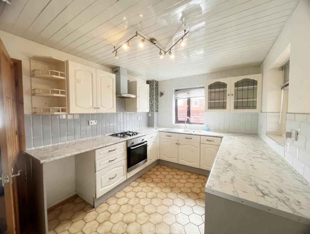 House in Gwersyllt, Summerhill - View 2