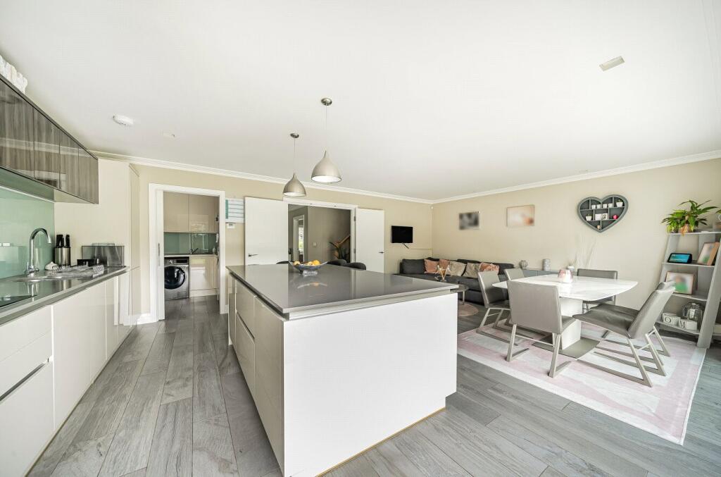 London Road, Burpham, Guildford, Surrey, GU4 photo 4