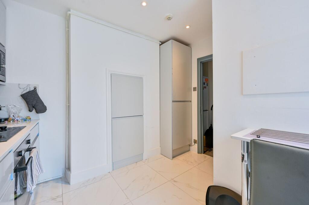Apartment in London - View 5