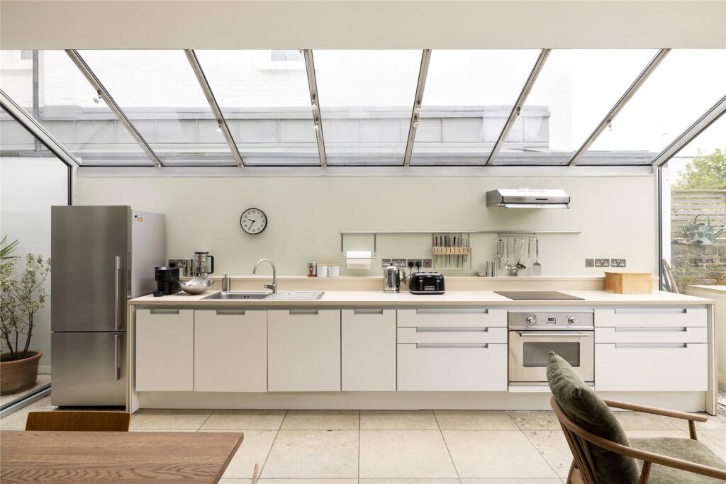 House in London, Silchester Estate, North Kensington - More