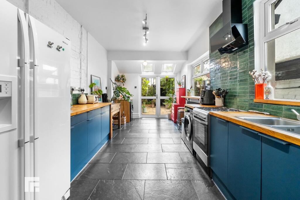 House in Cardiff, Grangetown - View 3