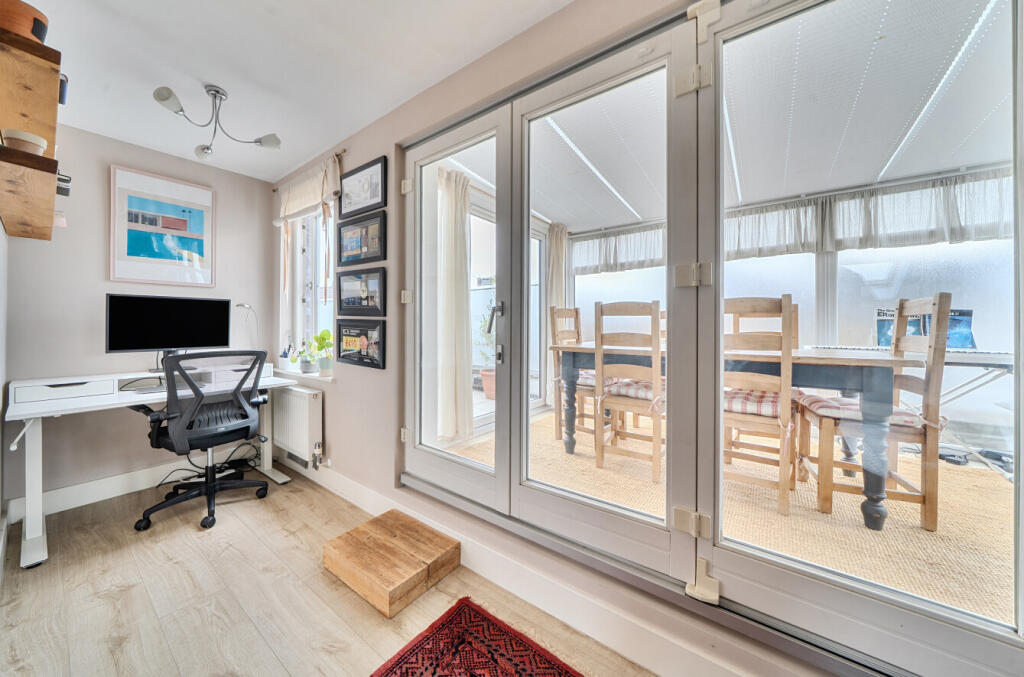 Apartment in London, Shepherd's Bush - View 5