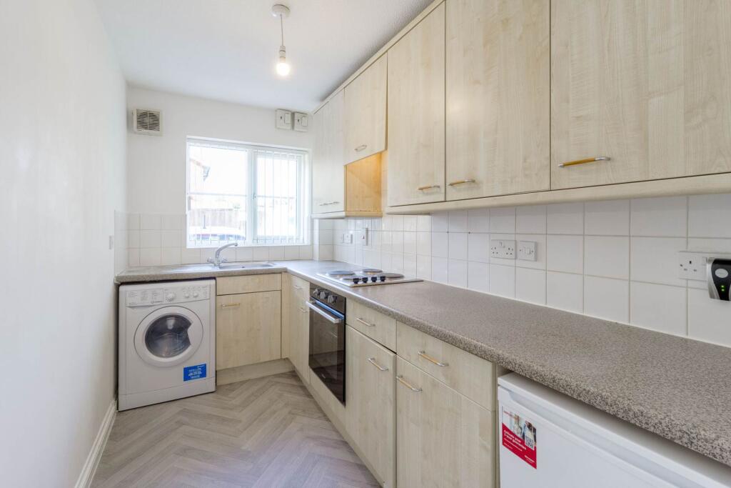Apartment in Newport Pagnell, Green Park - View 2