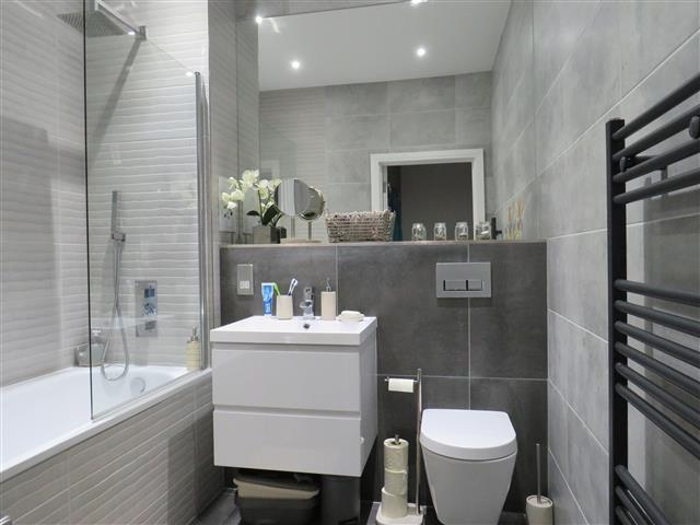 Apartment in Redhill - View 5
