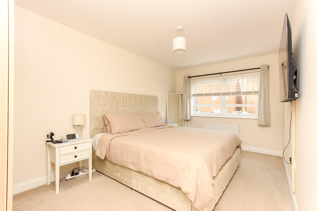 Pinnels Road, Wellingborough - View 6