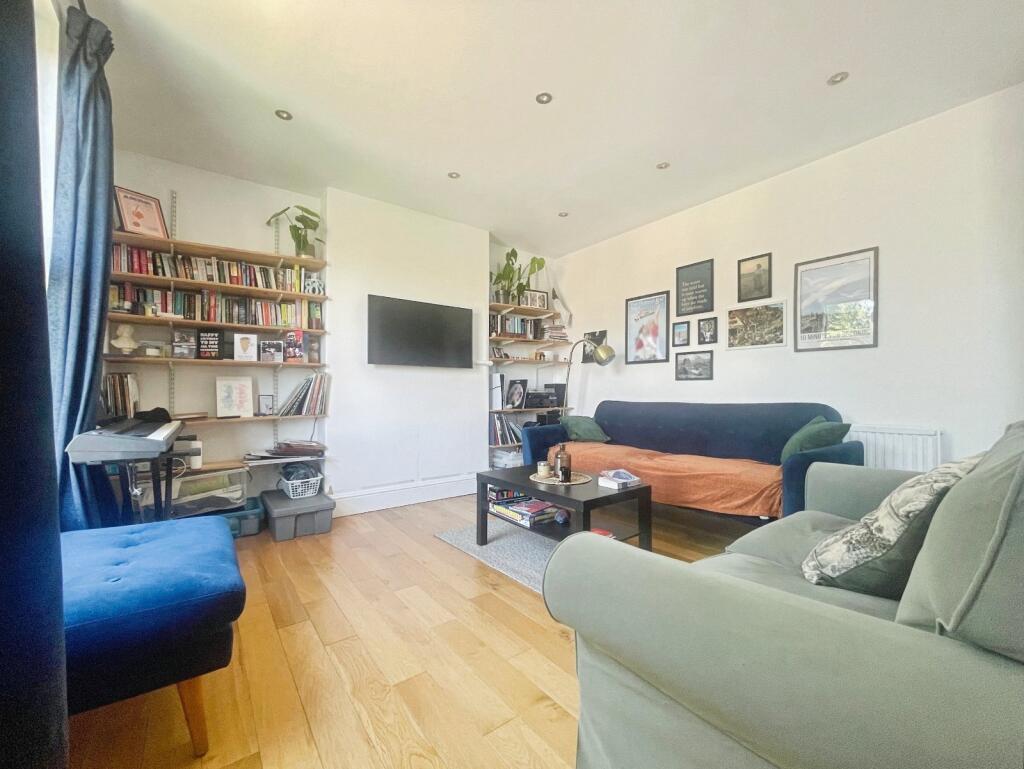 Apartment in Manchester, Whalley Range - View 2
