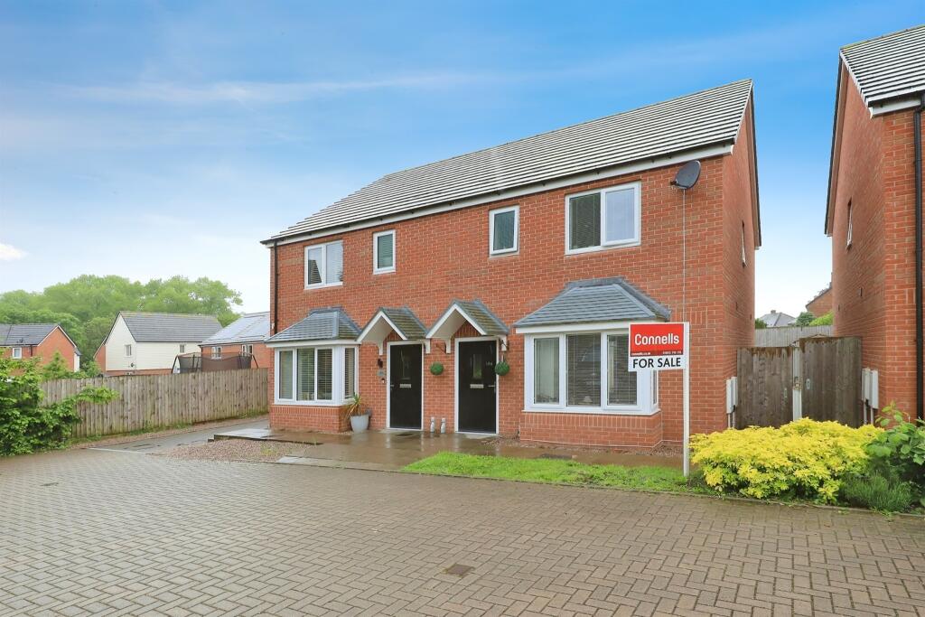 3-bed semi-detached on Coppice Close, Ashmore Park, Wolverhampton, £250,000