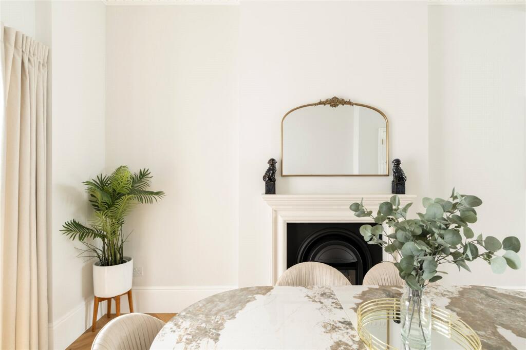 Apartment in London, Kensington - More