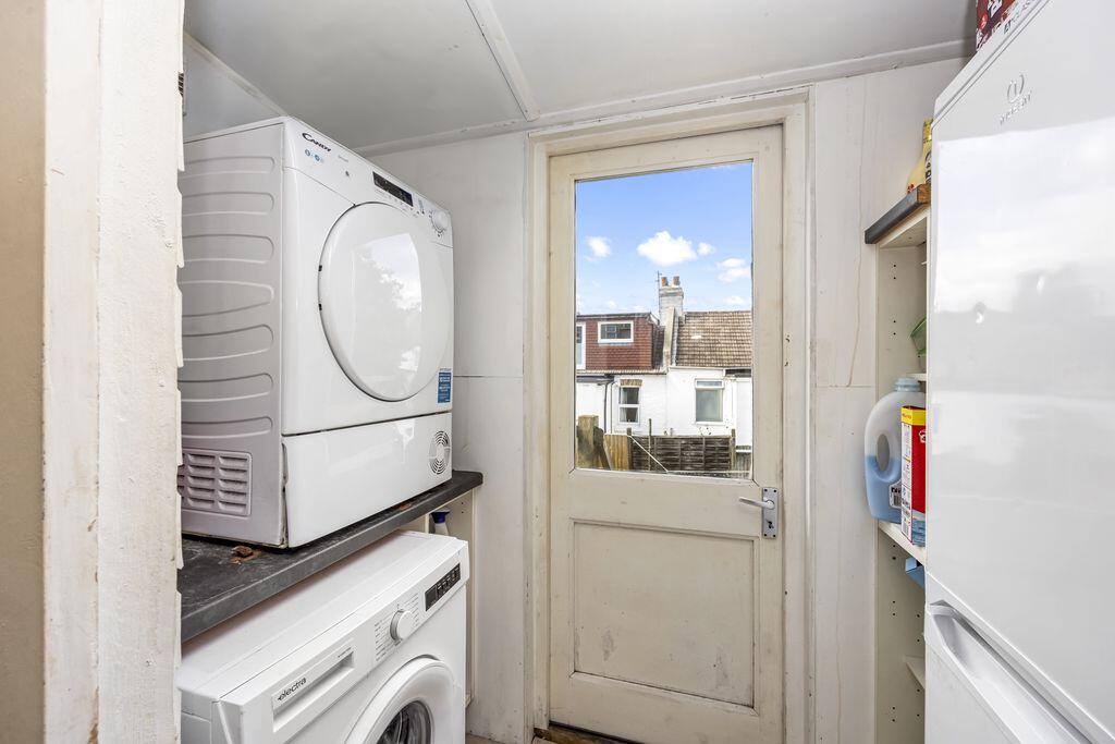 St. Helens Road, Brighton BN2 3EE – další