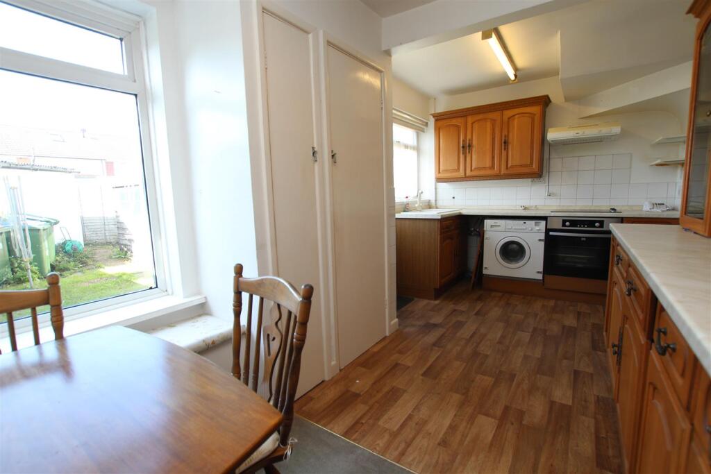 Claudeen Close, Southampton photo 4