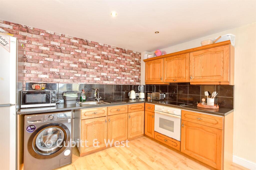 Apartment in Portsmouth, Southsea - View 4