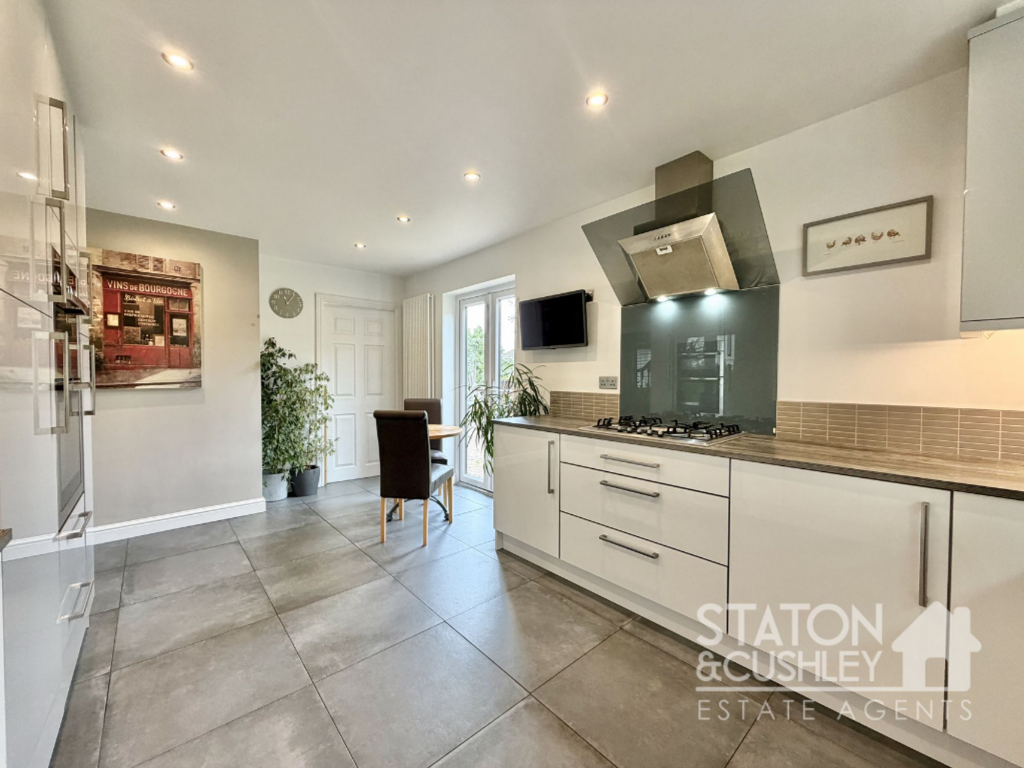House in Mansfield, Nottinghamshire - View 4