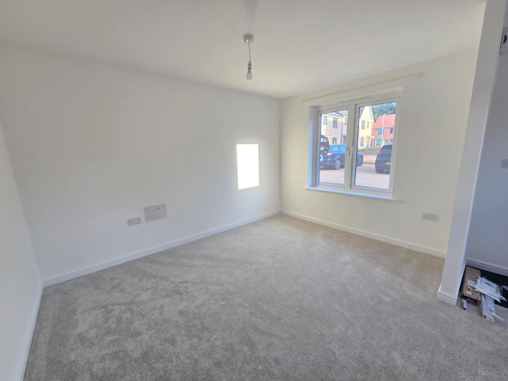 Phillips Crescent, Martlesham Heath, Ipswich, Suffolk photo 4