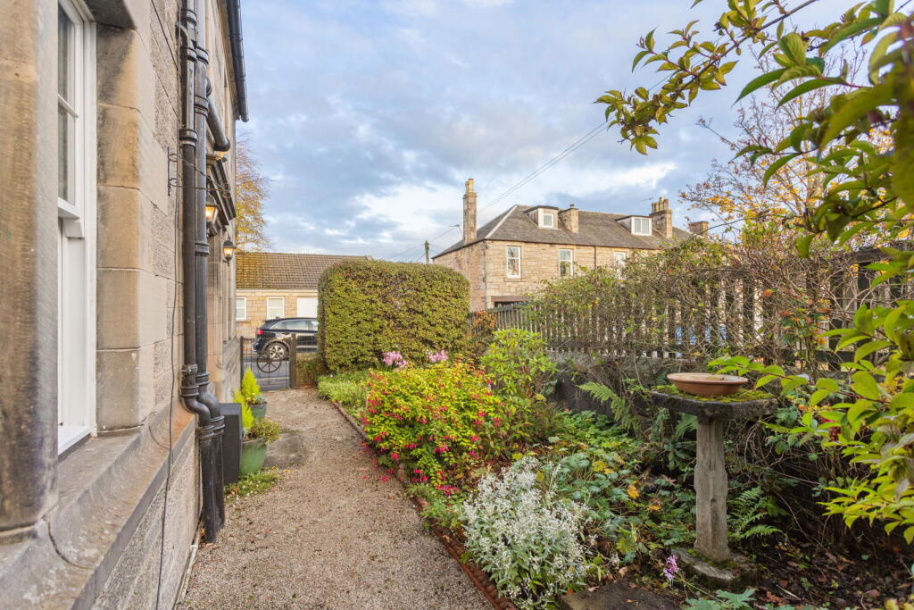 9, Ecclesmachan Road, Uphall, Broxburn, West Lothian, EH52 6DD photo 3