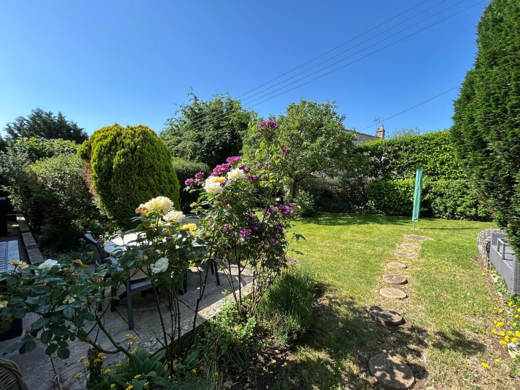 House in Stroud, Chalford - More