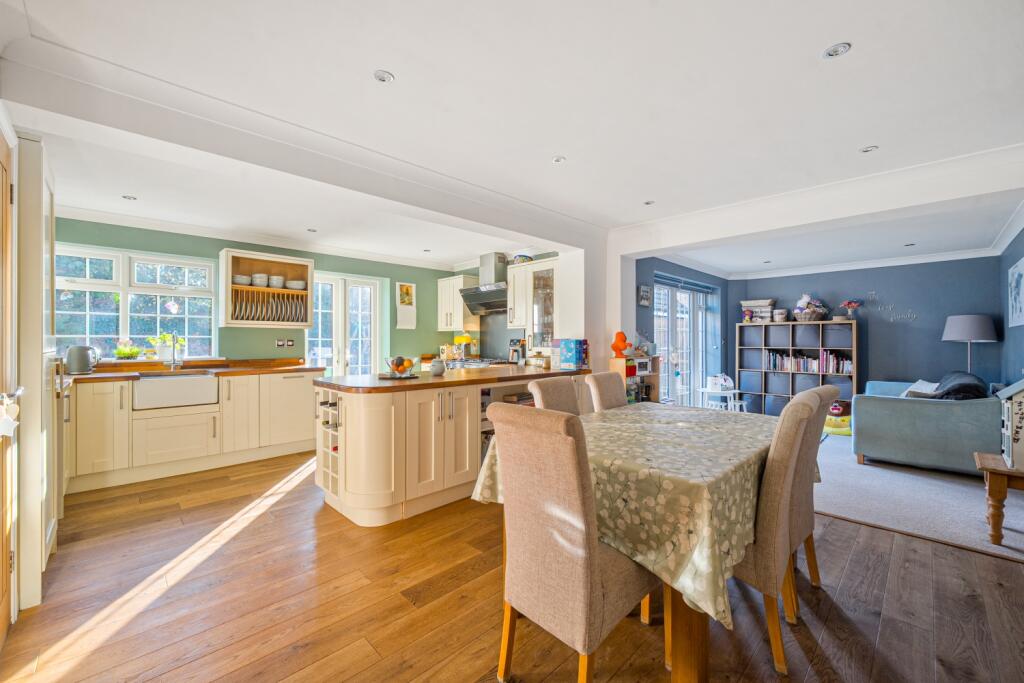 House in Basingstoke and Deane, Oakley - View 2