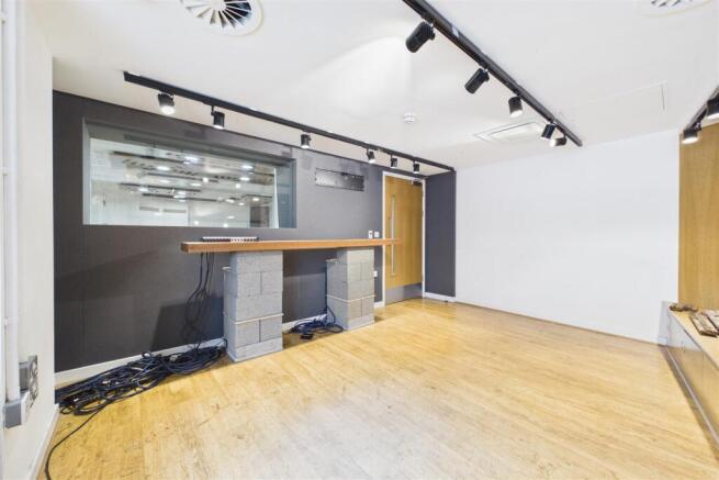 25 King Square, Stokes Croft, Bristol BS2 8JN | Fr