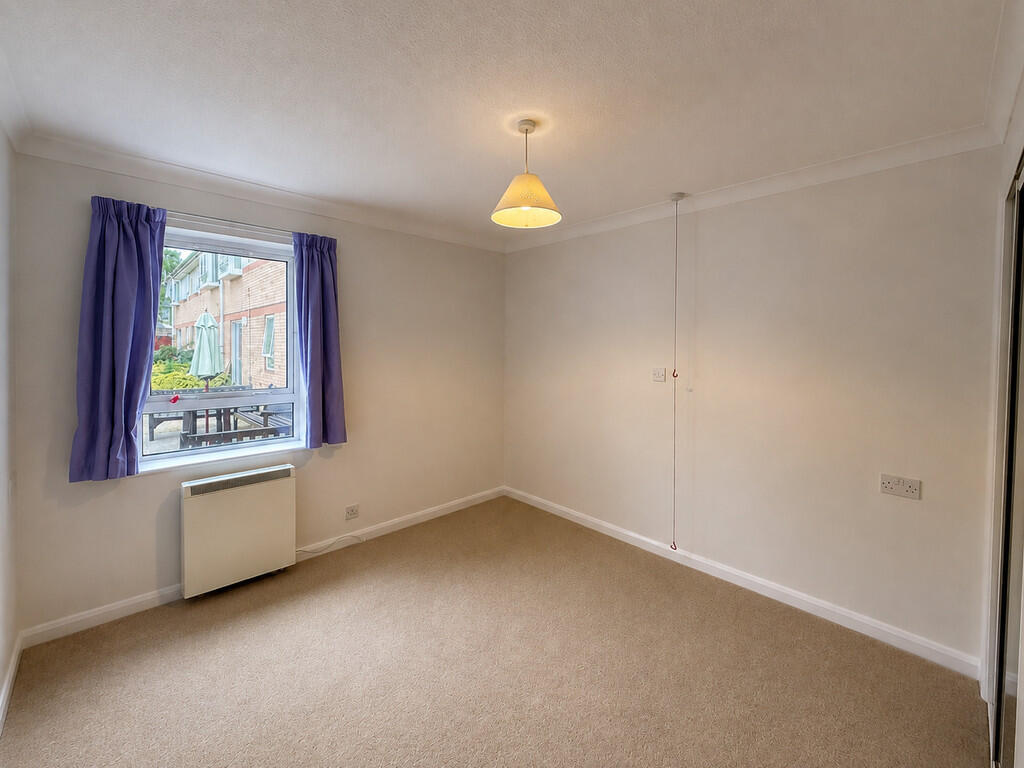 Apartment in Cambridge, Cambridgeshire - View 5