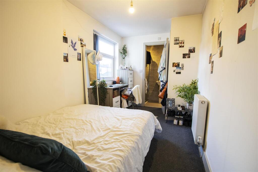 6 bedroom house for rent
