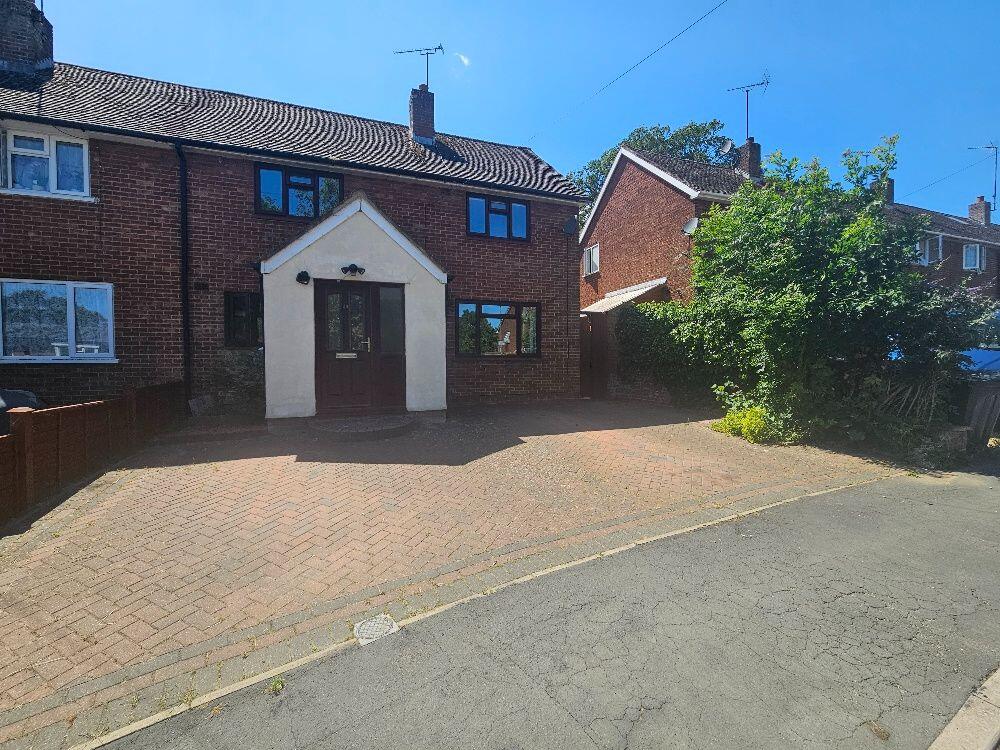 Main image of property: Western Crescent, Banbury, OX16 9BX