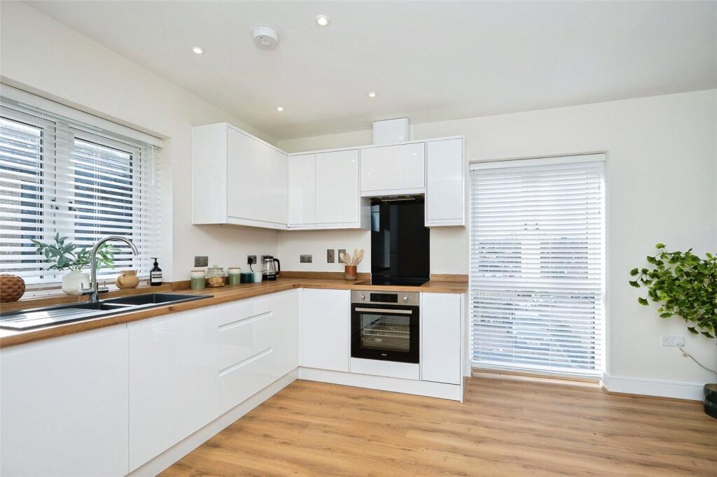 Apartment in Canterbury - View 4