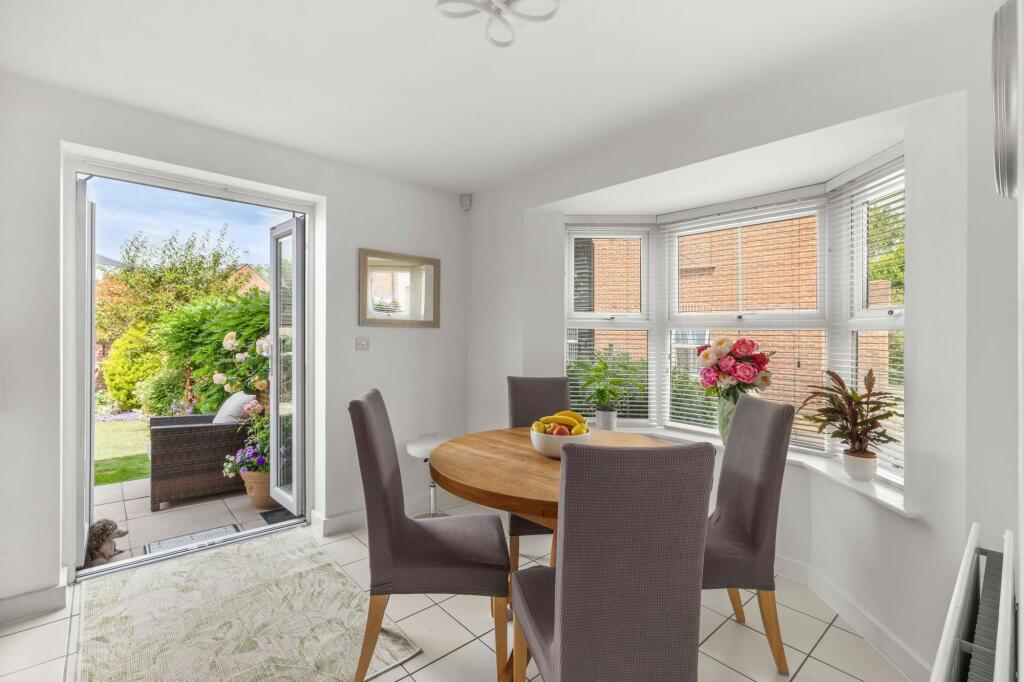 St. Dunstans Close, Monks Risborough, HP27 - View 3
