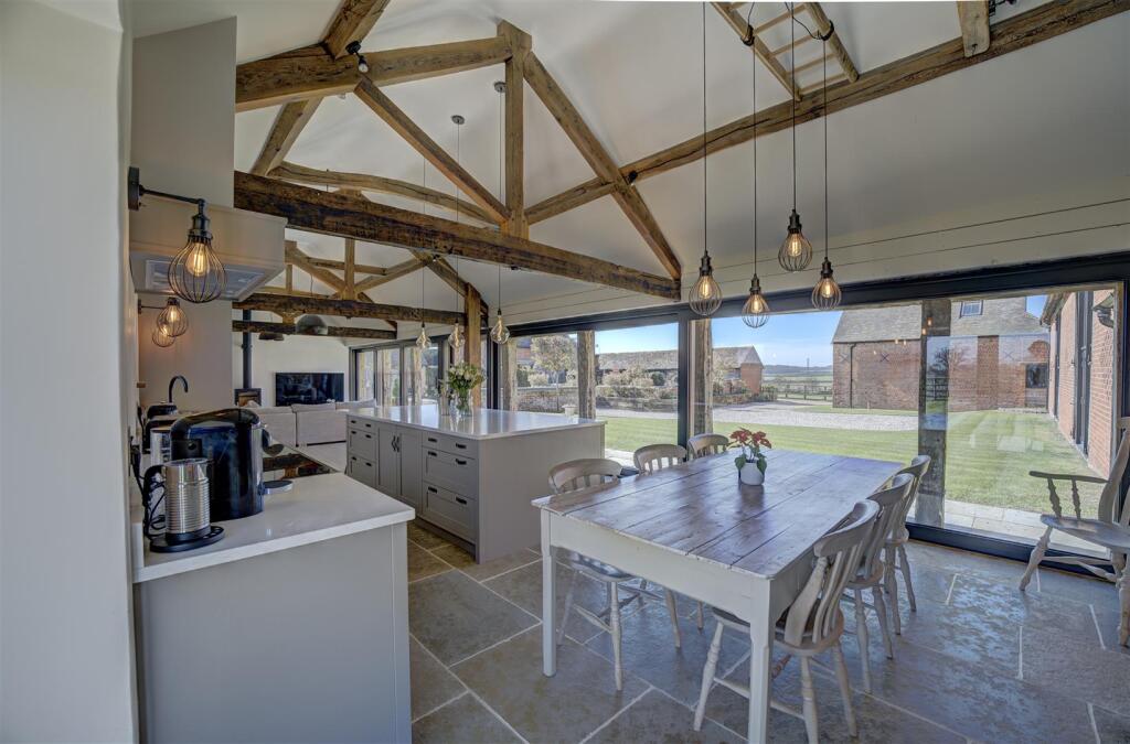 House in Stratford-on-Avon, Salford Priors - More