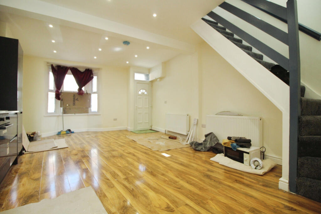 2 bedroom end of terrace house for rent