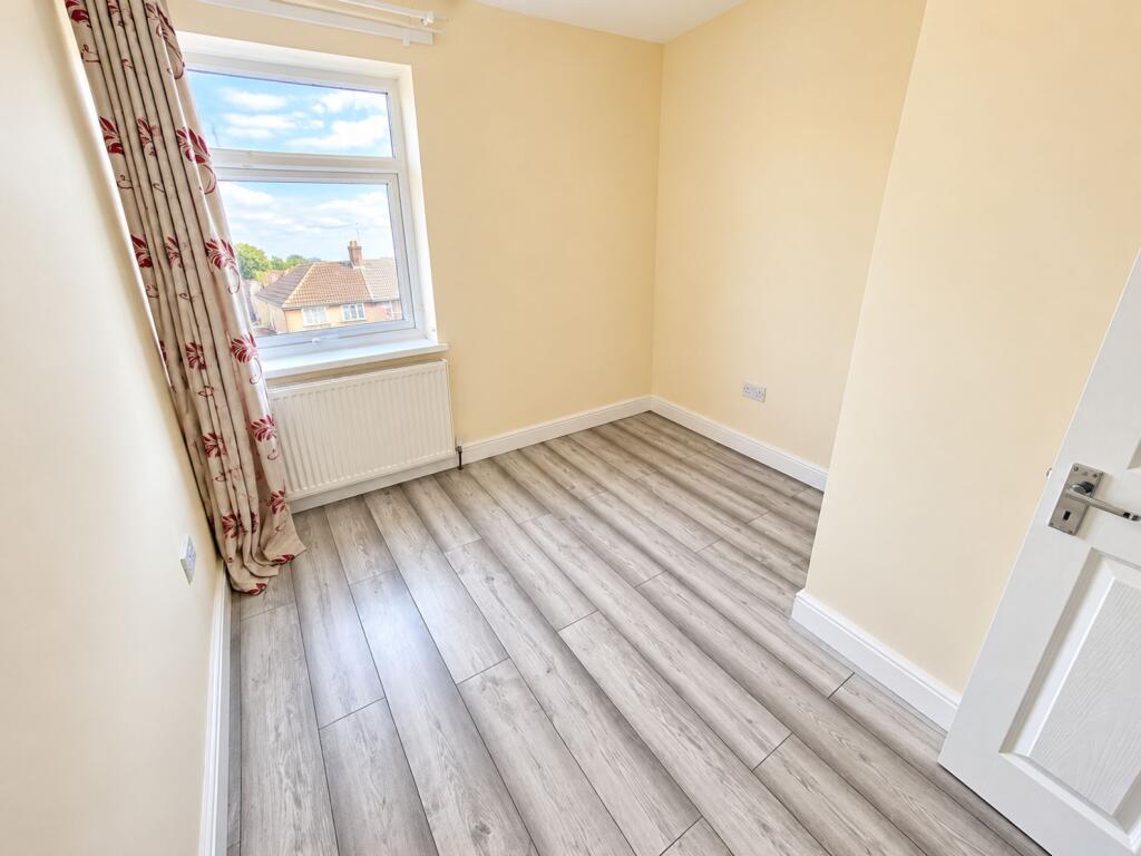 Apartment in Romford - More