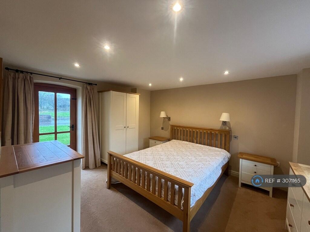 House in Stoke-on-Trent - More