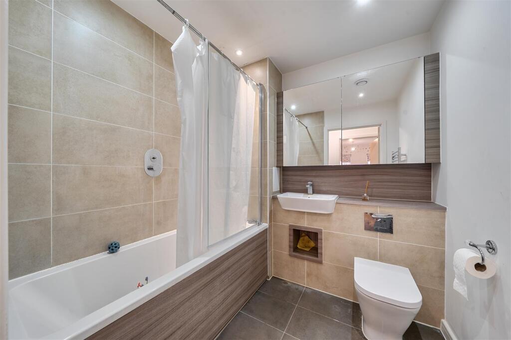 Apartment in Watford - View 4