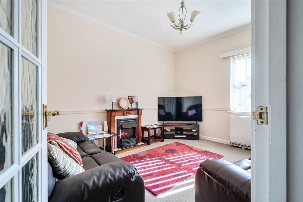 Apartment in Newport - More