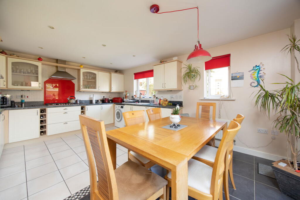 Awdry Road, Devizes, Wiltshire, SN10 5LF photo 2