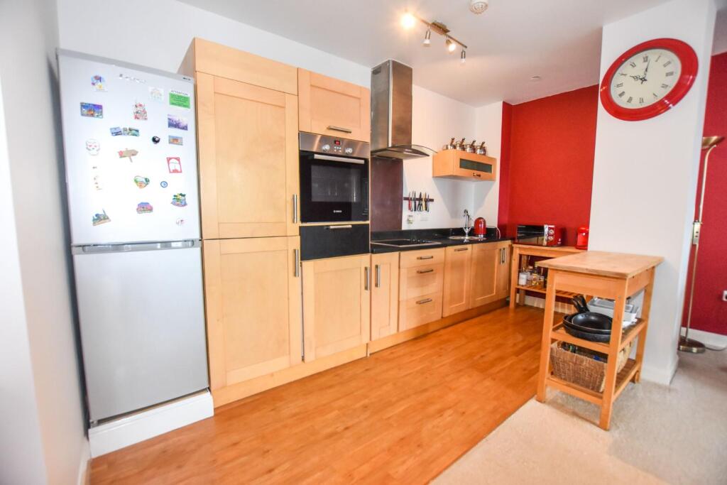 Apartment in Northampton, Semilong - View 5