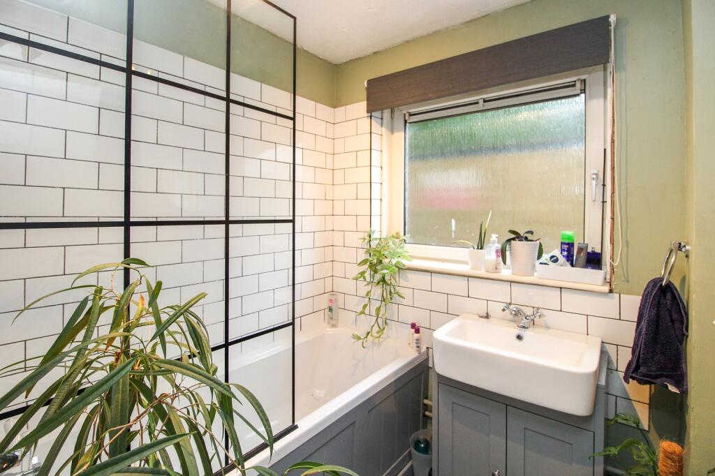 Apartment in Reigate and Banstead, Horley - More