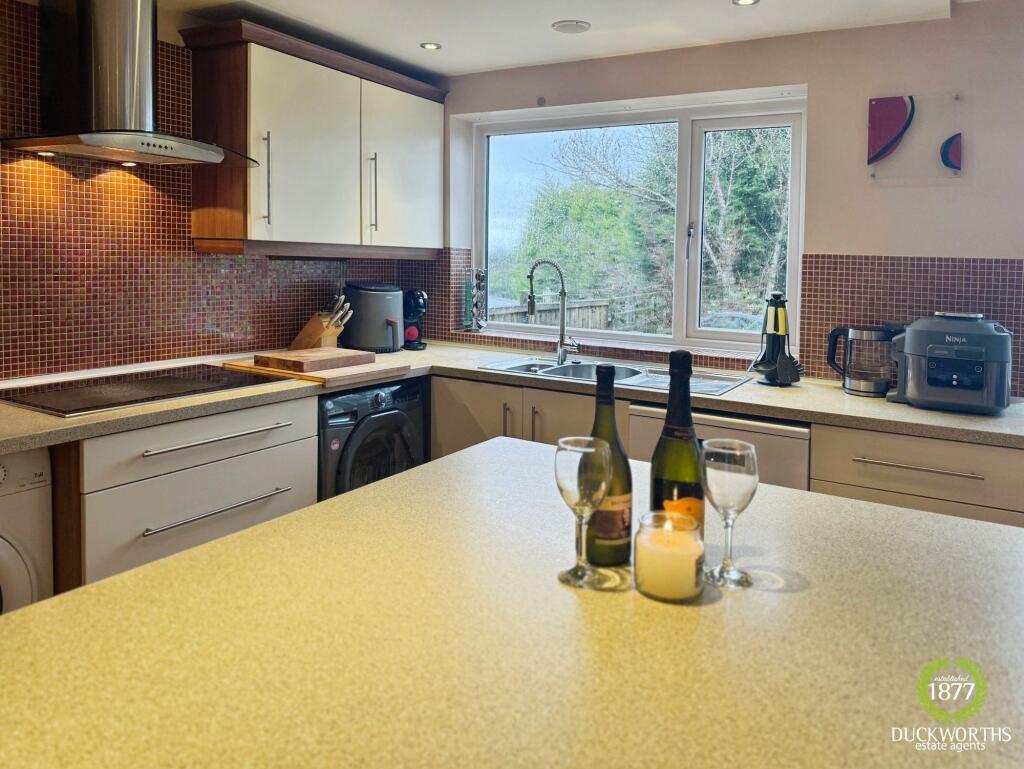 Rossendale Avenue, Burnley, BB11 photo 2