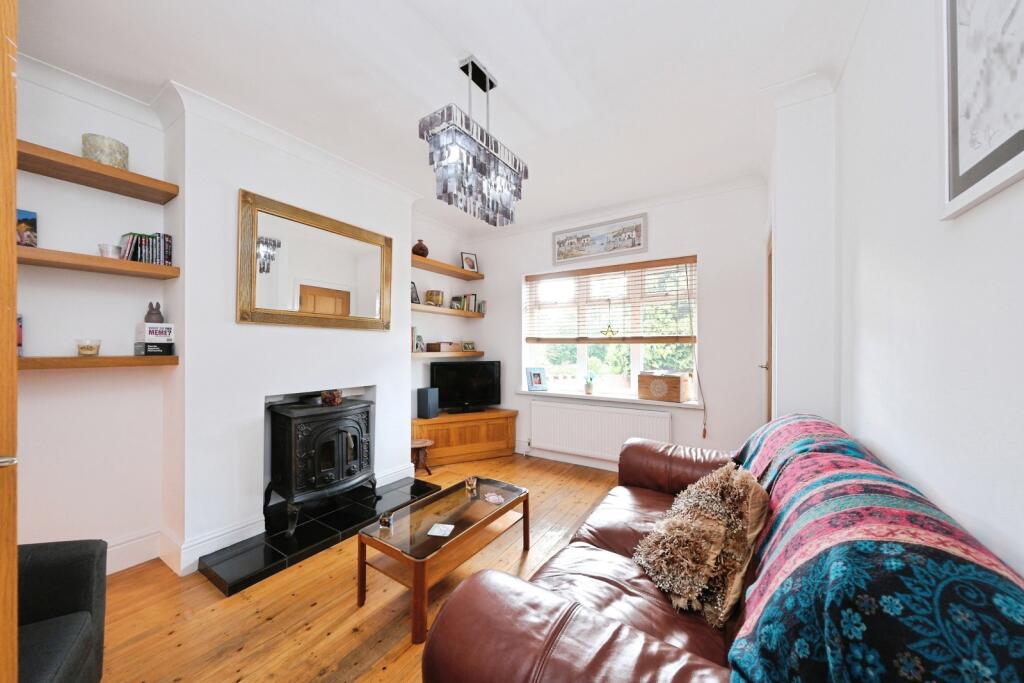 House in Mansfield, Nottinghamshire - More