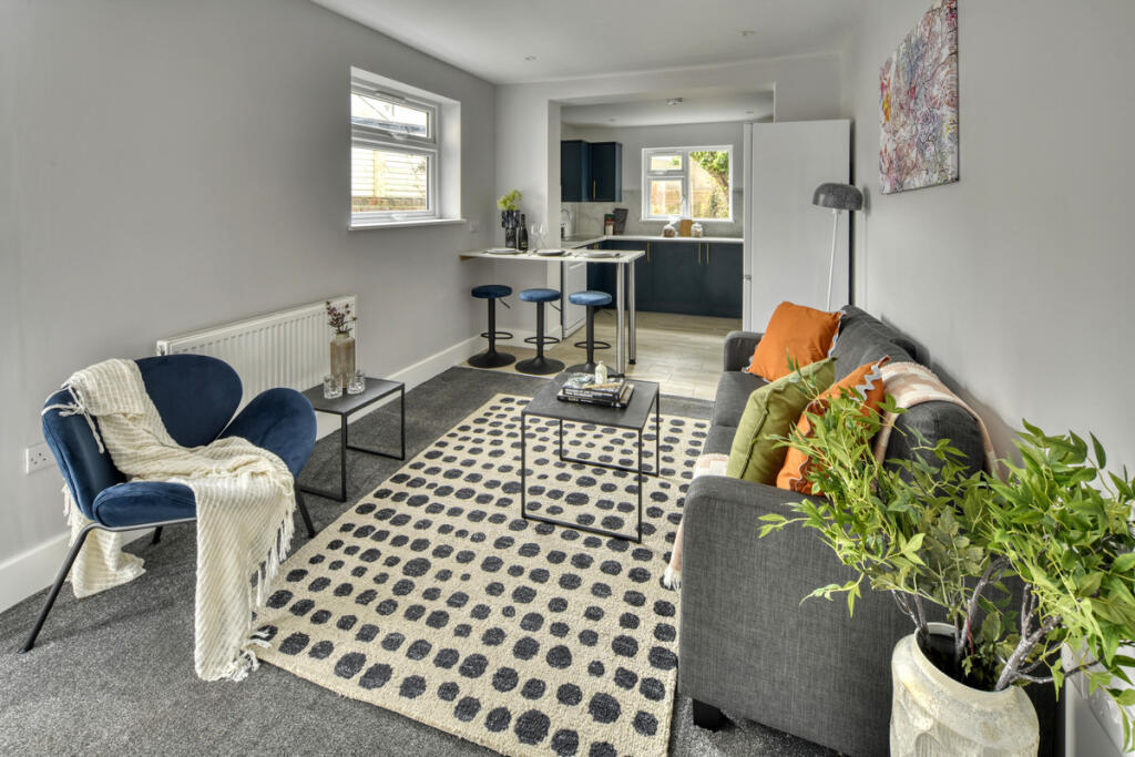 5 bedroom terraced house for rent